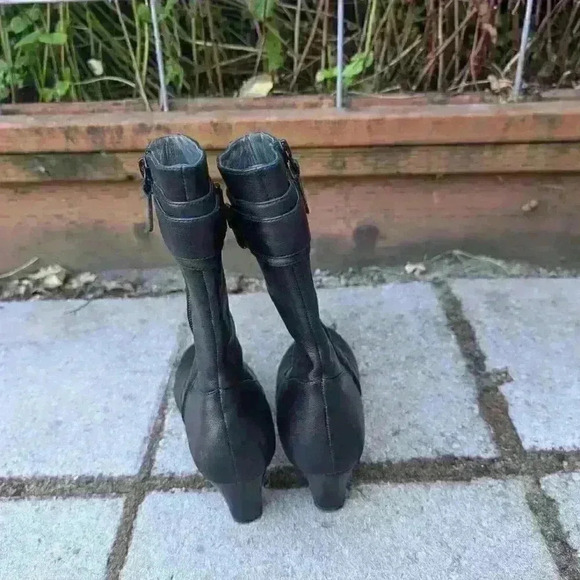 Cole haan Victorian style low heel black boots size 5.5 - Picture 4 of 6